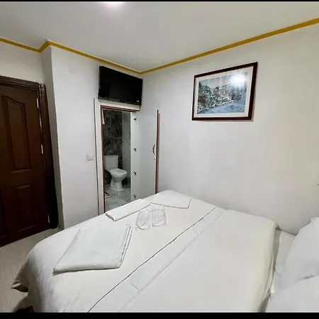 Tag Hotel *