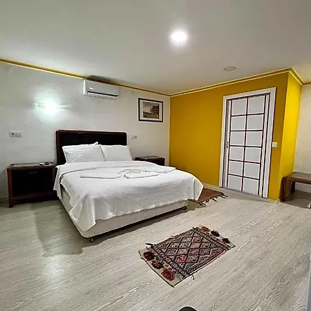 Tag Hotel *